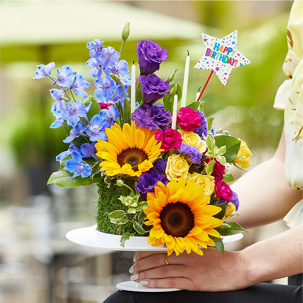Star of the Day Floral Cake – Life Of A Flower, Dallas TX